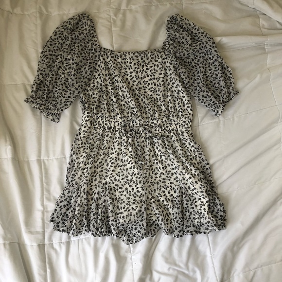 Altar’d State Romper Floral Black and White Square Neckline Balloon Sleeved - Picture 4 of 7